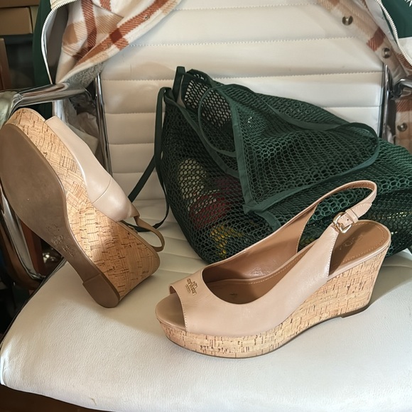 Like new AUTHENTIC COACH WEDGE SLINGS TAN worn a few times indoors COMFY AND HOT - Picture 6 of 7